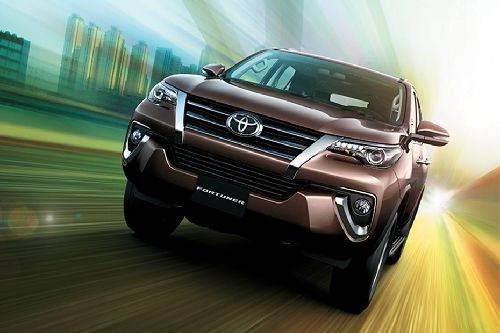 Toyota Fortuner Front Side View