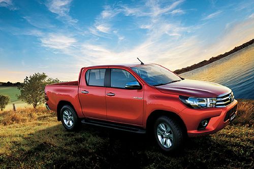 Toyota Hilux Front Cross Side View Toyota Hilux Front Cross Side View