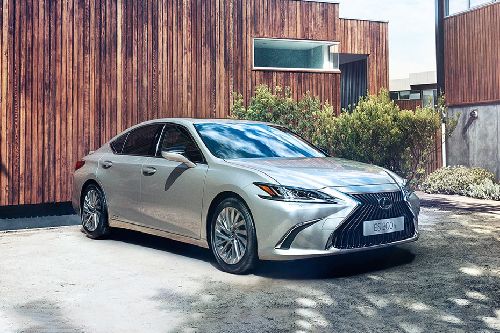 Lexus ES Front Cross Side View Lexus ES Front Cross Side View