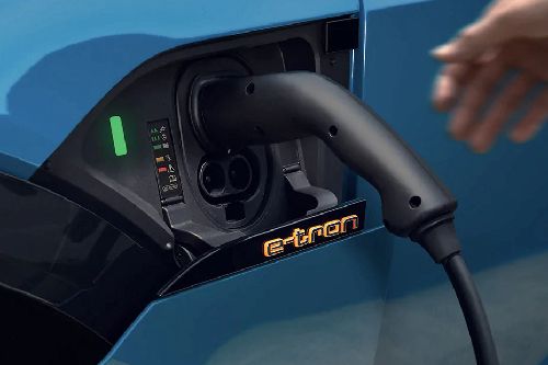 Gas Cap Open of e-tron Gas Cap Open of e-tron