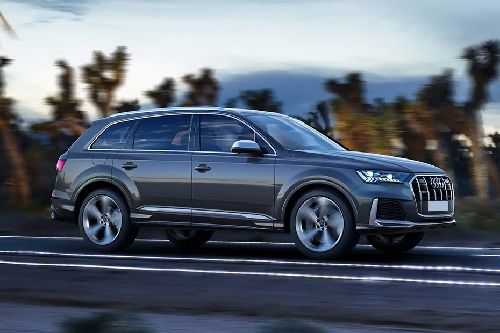 Audi SQ7 Front Cross Side View