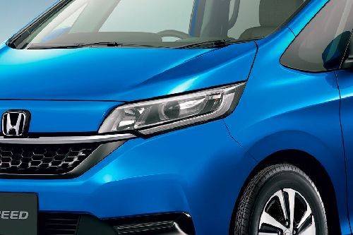 Honda Freed vs Nissan Cabstar | Oto