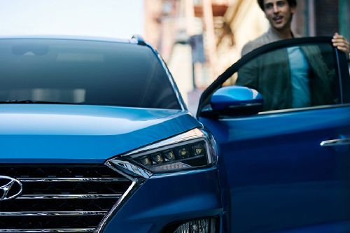 Hyundai Tucson Drivers Side Mirror Front Angle Hyundai Tucson Drivers Side Mirror Front Angle