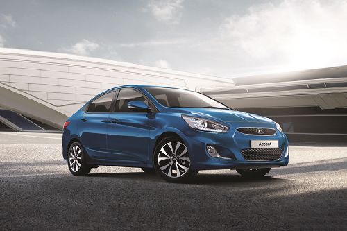 Hyundai Accent Front Cross Side View