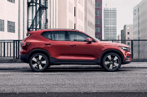 XC40 Medium Angle Front View XC40 Medium Angle Front View