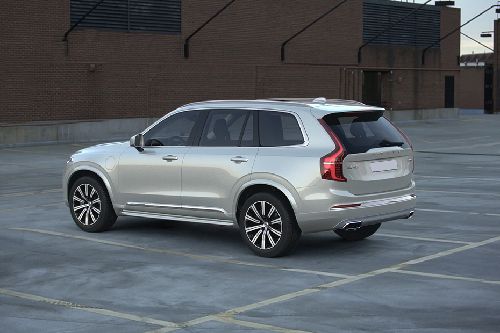 Rear Cross Side View of Volvo XC90