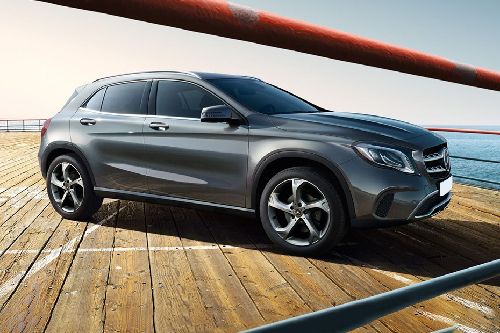 Mercedes-Benz GLA-Class Front Cross Side View Mercedes-Benz GLA-Class Front Cross Side View