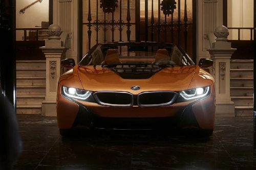 Full Front View of i8