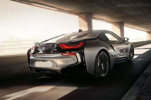 i8 Coupe Rear angle view