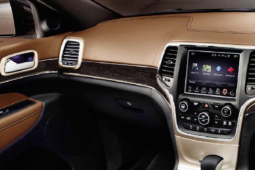 Jeep Grand Cherokee Passengers View Jeep Grand Cherokee Passengers View