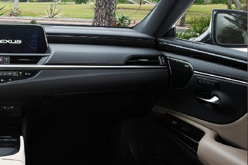 Lexus ES Passengers View Lexus ES Passengers View