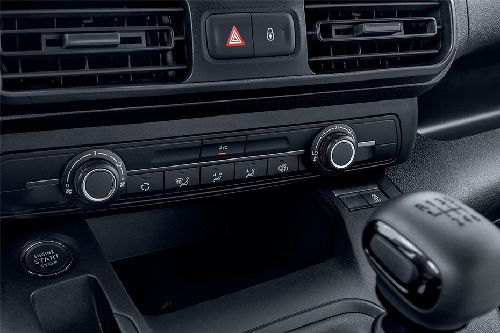 Front AC Controls of Peugeot Partner Van Front AC Controls of Peugeot Partner Van