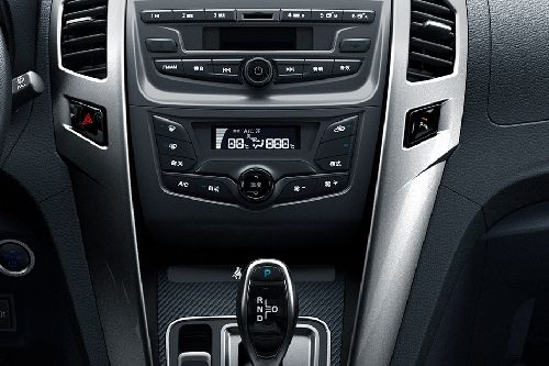 Front AC Controls of BYD M3e