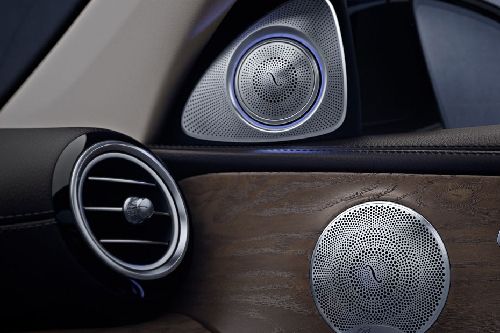 Speakers View of Mercedes-Benz E-Class Saloon Speakers View of Mercedes-Benz E-Class Saloon